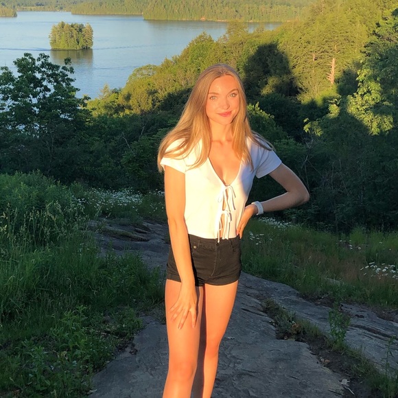 Meet your Posher, Emily - Picture 1 of 1